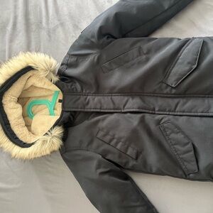 Abercrombie kids puffer Black Sz 5-6. In great Condition!!